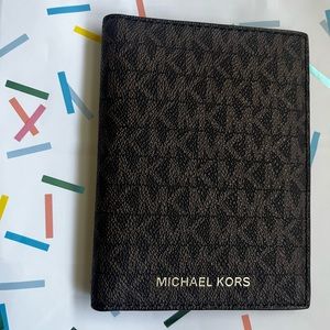 Michael Kors Passport Wallet *NEW*